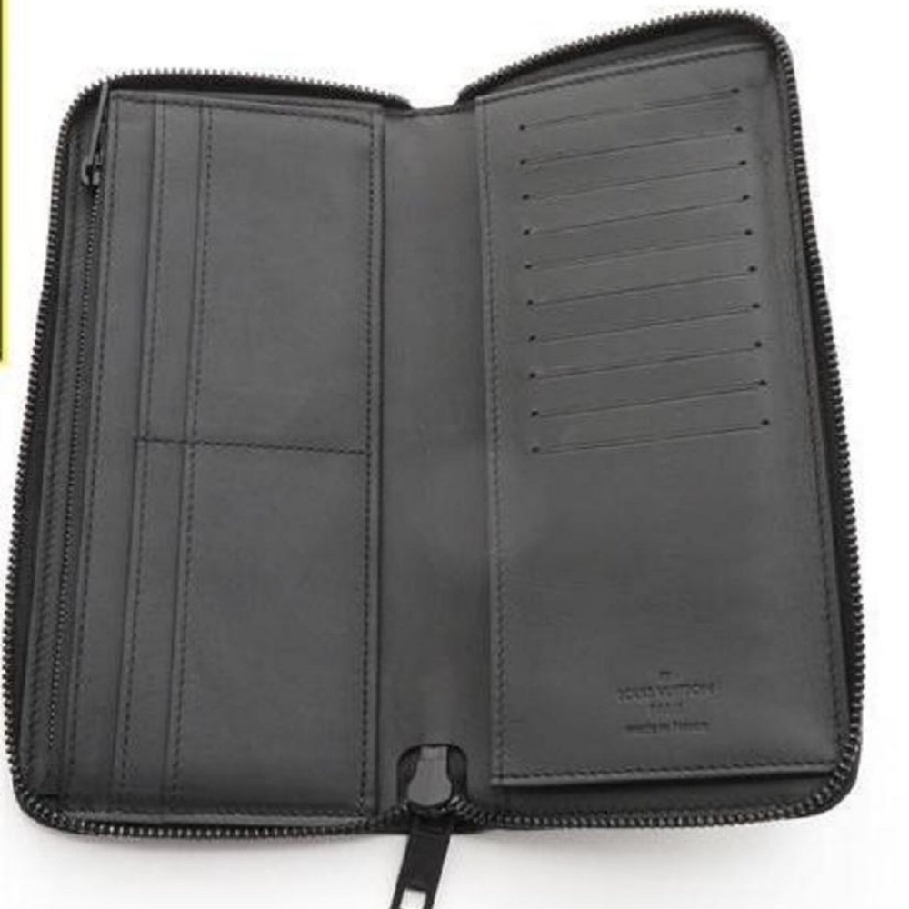 Louis Vuitton Black Wallet - Picture 5 of 6